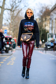 AUTUMN WINTER 2017-2018, AW 17-18, black shoes, black sweater, bordeaux, brown bag, burgundy, caro daur, FALL WINTER 2017-2018, fashion week, frenchystyle, full length, FW, FW 17-18, hoodie, jonathan paciullo, leather bag, leather pants, leather shoes, louis vuitton, monogram, PARIS, PFW, printed bag, printed sweater, red pants, street style, sunglasses, trousers, vertical