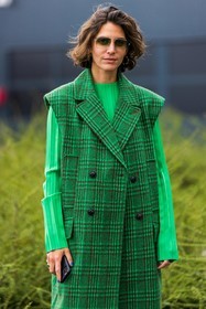 aviator sunglasses, check, dress, fluo green dress, fluo green jacket, green jacket, jacket, Jen Azoulay, pleated dress, sleeveless jacket, sunglasses, tartan jacket, PARIS, PFW, fashion week, frenchystyle, FW, jonathan paciullo, street style, SPRING SUMMER 2022, SS 22, vertical, atmosphere details