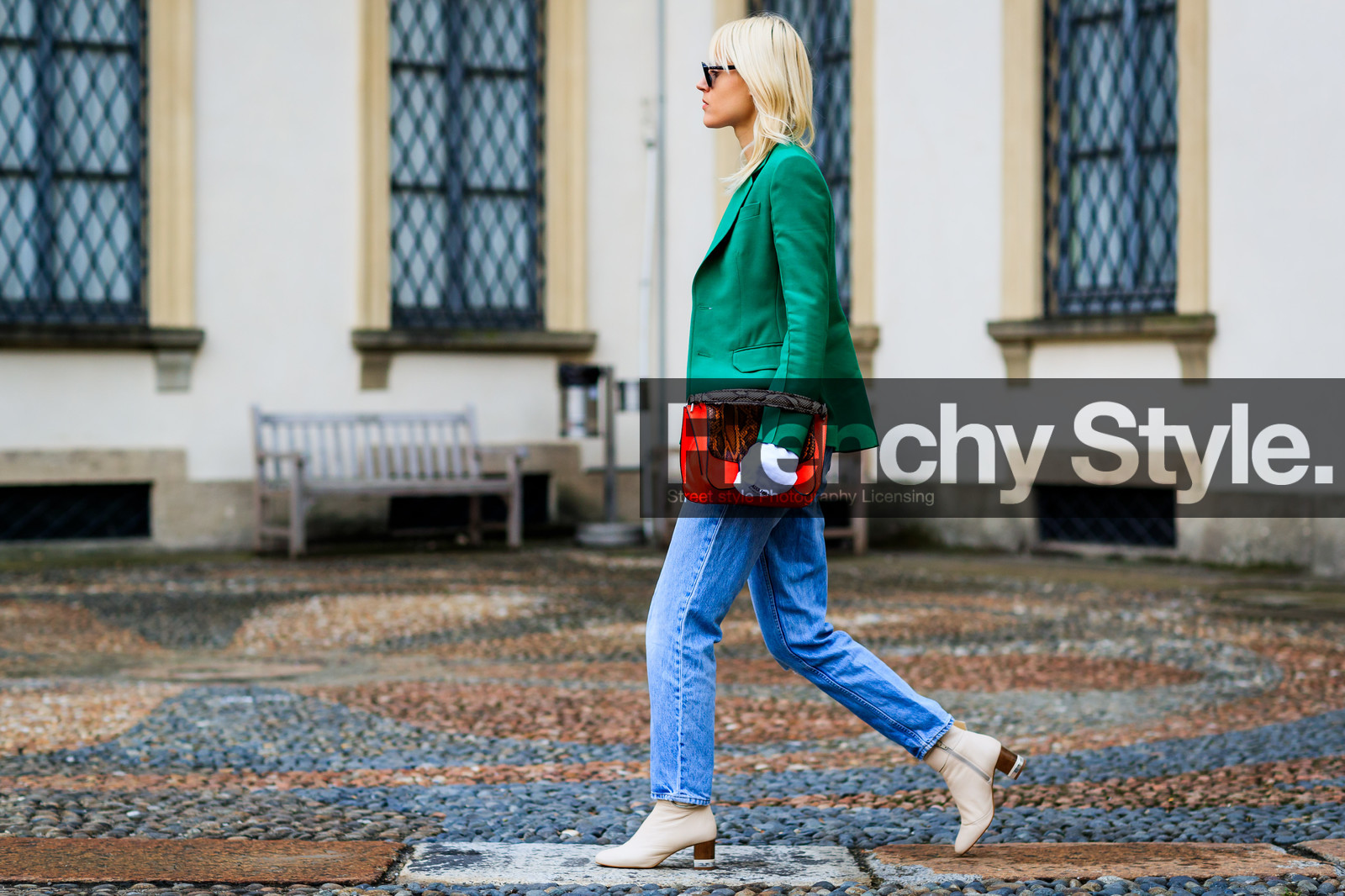 atmosphere details, AUTUMN WINTER 2017-2018, AW 17-18, blazer, blue denim, denim pants, FALL WINTER 2017-2018, fashion week, frenchystyle, full length, FW, FW 17-18, green jacket, horizontal, jeans, jonathan paciullo, leather bag, linda tol, MFW, MILAN, red bag, street style, sunglasses, trousers, white sweater