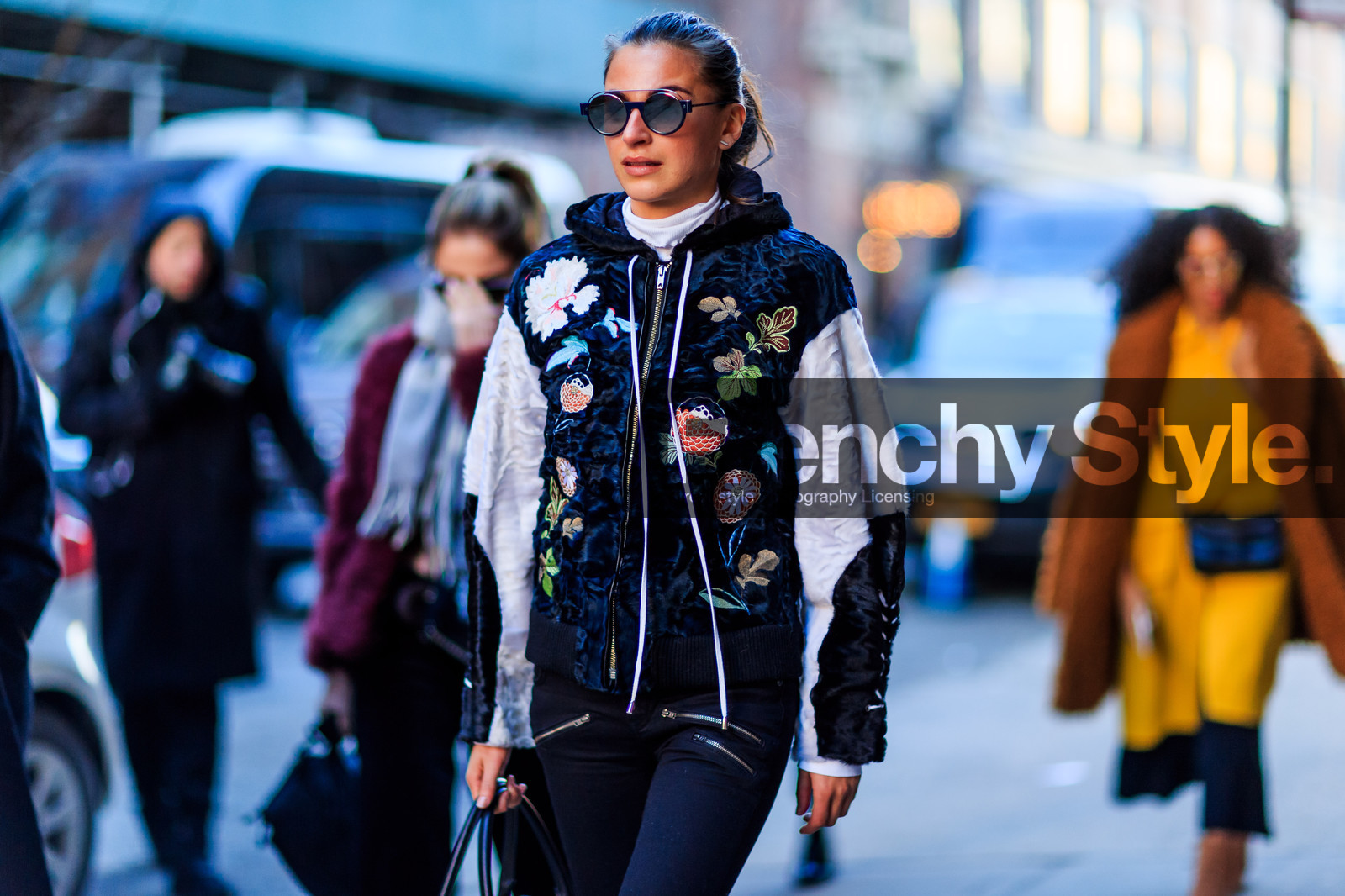 atmosphere details, AUTUMN WINTER 2016-2017, AW 16-17, blue, blue sweater, dark blue, detail, embroidered sweater, fashion week, floral, flower, frenchystyle, fur sweater, FW, FW 16-17, green, hoodie, horizontal, jonathan paciullo, multicolor, navy, NEW YORK, NYFW, red, street style, sunglasses, turquoise, velvet sweater, white, woman