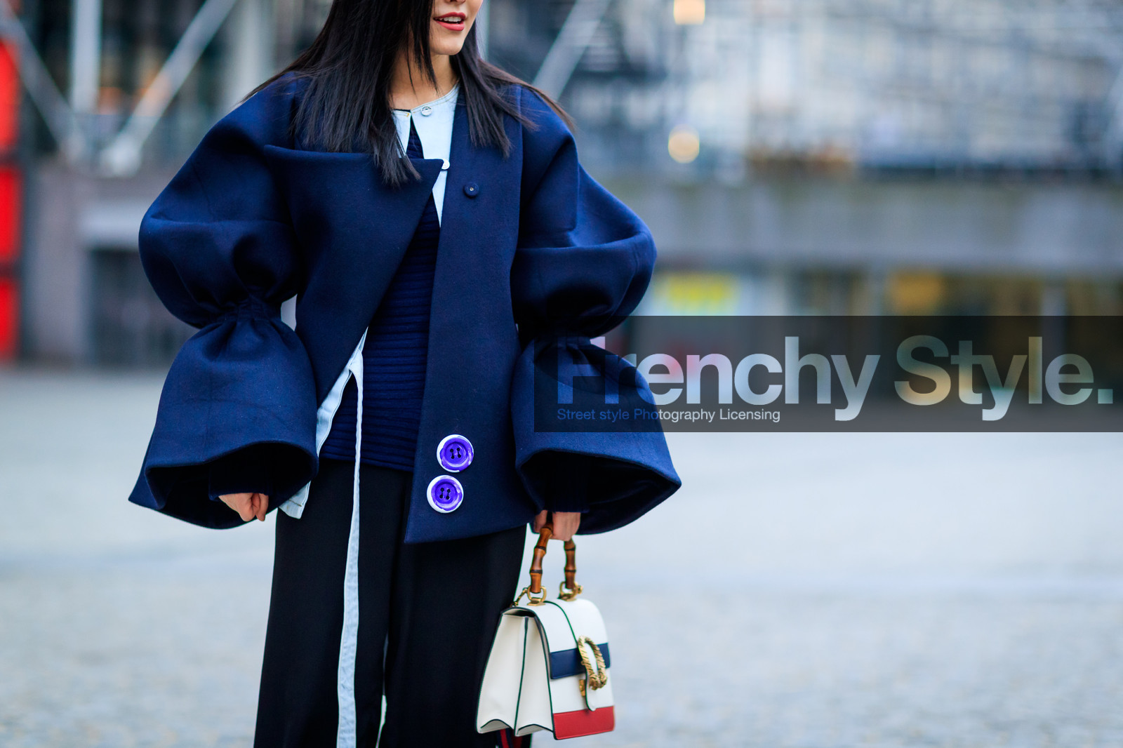 blue jacket, graphic bag, gucci, leather bag, multicolor bag, oversize, striped bag, trousers, white bag, fashion week, frenchystyle, FW, jonathan paciullo, street style, PFW, PARIS, SPRING SUMMER 2017, SS 17, HAUTE COUTURE, atmosphere details, detail, horizontal