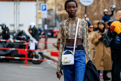 animal print, beige top, blue denim, chloé, crop top, denim pants, jeans, leather bag, model, short hair, snake print, trousers, versace, white bag, PARIS, PFW, street style, jonathan paciullo, FW, frenchystyle, fashion week, AUTUMN WINTER 2019-2020, AW 19-20, FALL WINTER 2019-2020, FW 19-20, horizontal, atmosphere details, detail