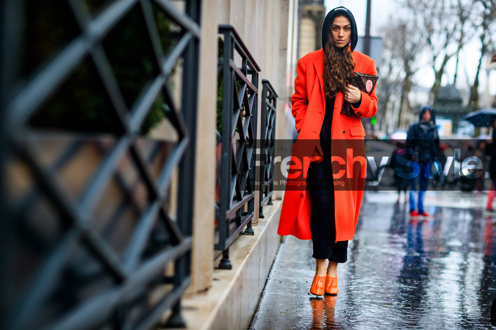 atmosphere details, AUTUMN WINTER 2017-2018, AW 17-18, brown bag, erika boldrin, FALL WINTER 2017-2018, fashion week, frenchystyle, full length, FW, FW 17-18, high heels, hoodie, horizontal, jonathan paciullo, leather bag, leather shoes, long hair, louis vuitton, monogram, orange shoes, PARIS, PFW, printed bag, red coat, street style, trousers