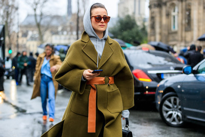 atmosphere details, AUTUMN WINTER 2017-2018, AW 17-18, black bag, brown belt, detail, FALL WINTER 2017-2018, fashion week, frenchystyle, FW, FW 17-18, green coat, grey sweater, hoodie, horizontal, jonathan paciullo, leather belt, lena lademann, PARIS, PFW, street style, sunglasses