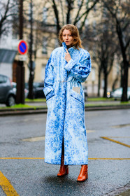 AUTUMN WINTER 2017-2018, AW 17-18, blue denim, camel boots, denim coat, FALL WINTER 2017-2018, fashion week, frenchystyle, full length, FW, FW 17-18, high heels, jonathan paciullo, leather shoes, PARIS, PFW, printed coat, street style, tie & die, vertical