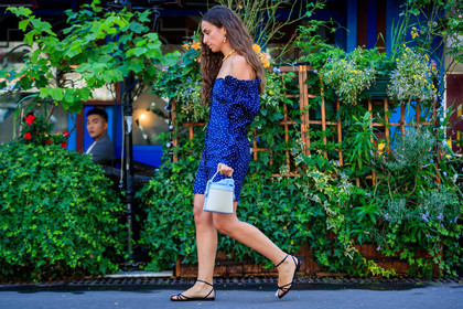 black shoes, blue bag, blue dress, leather bag, leather shoes, necklace, off the shoulder, fashion week, frenchystyle, FW, jonathan paciullo, street style, PFW, PARIS, atmosphere details, horizontal, full length, AUTUMN WINTER 2018-2019, FALL WINTER 2018-2019, FW 18-19, erika boldrin