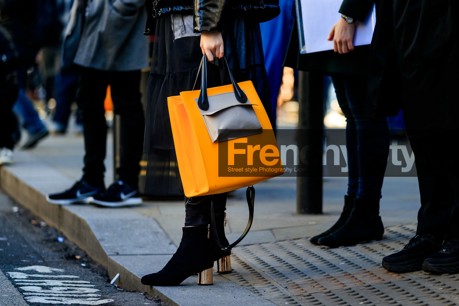 black shoes, black skirt, golden heel, leather bag, leather shoes, orange bag, tights, tulle, fashion week, frenchystyle, FW, jonathan paciullo, street style, LFW, LONDON, AUTUMN WINTER 2019-2020, AW 19-20, FW 19-20, FALL WINTER 2019-2020, horizontal, atmosphere details, detail