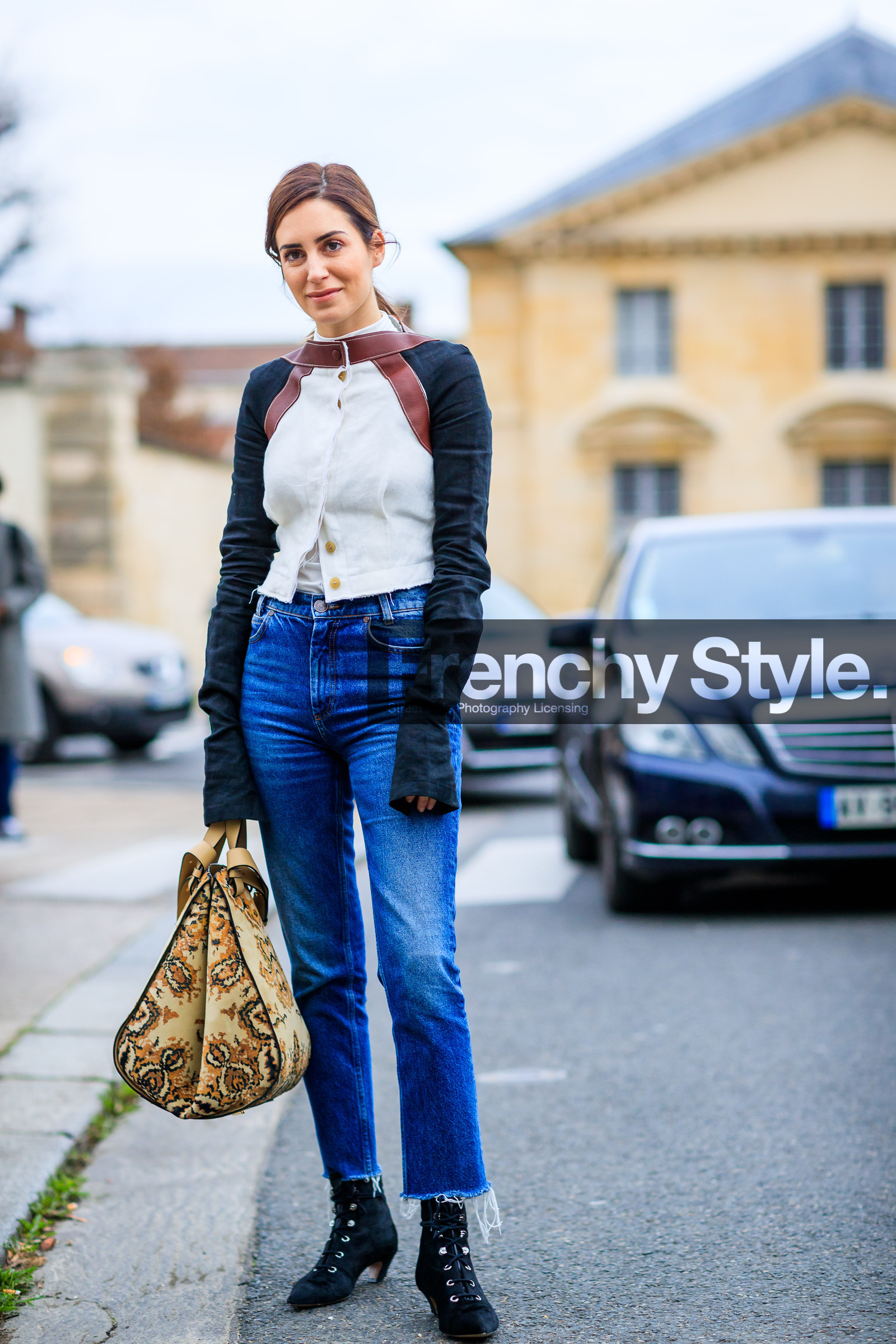 AUTUMN WINTER 2017-2018, AW 17-18, beige bag, black shoes, blue denim, brocard, denim pants, embroidered bag, FALL WINTER 2017-2018, fashion week, frenchystyle, full length, FW, FW 17-18, gala gonzalez, geometric, graphic top, high heels, jeans, jonathan paciullo, leather bag, leather shoes, loewe, PARIS, PFW, street style, trousers, vertical