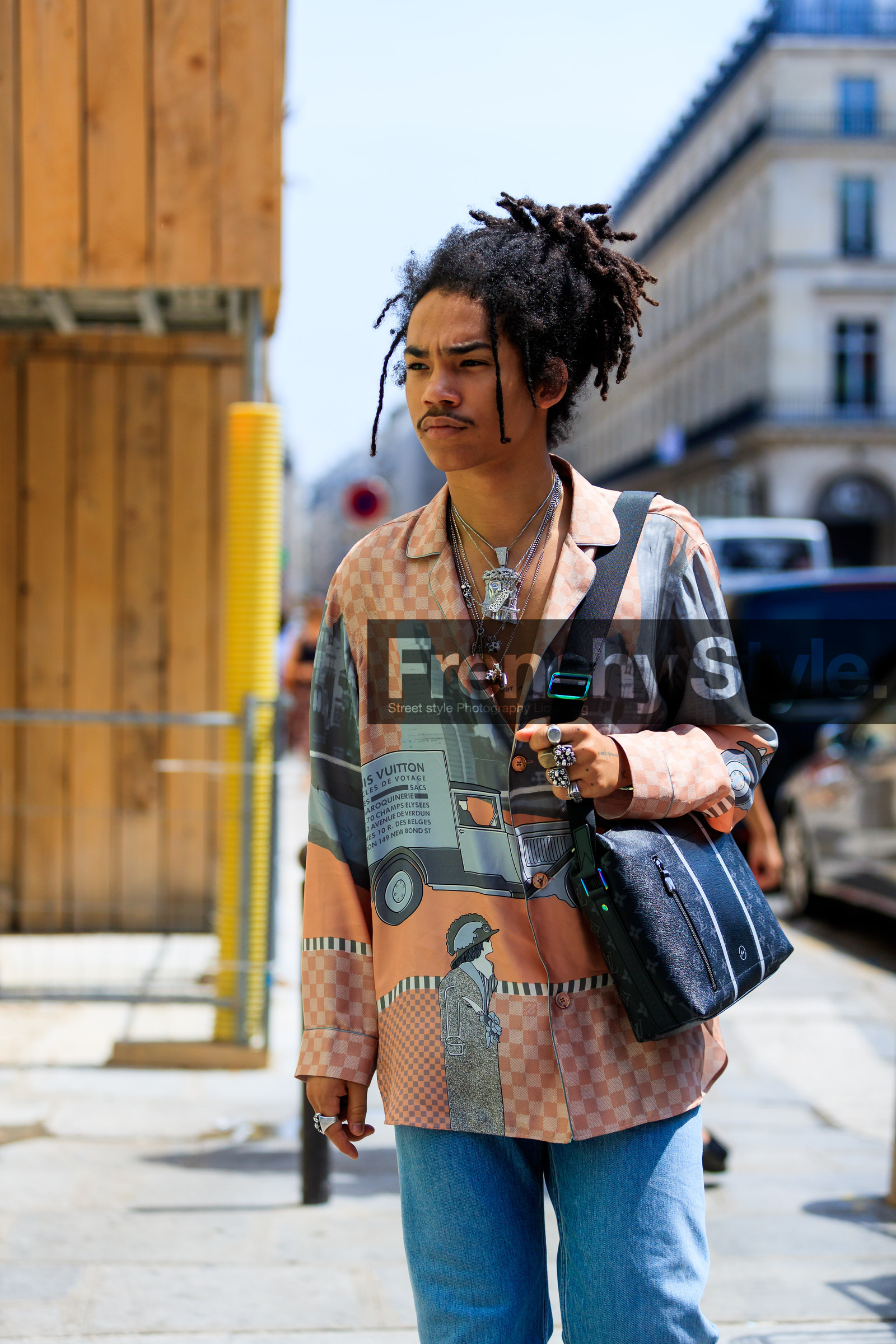 atmosphere details, black bag, blue denim, denim pants, detail, fashion week, frenchystyle, FW, jeans, jonathan paciullo, leather bag, louis vuitton, luka sabbat, MENSWEAR, monogram, necklace, PARIS, PFW, pink shirt, printed shirt, SPRING SUMMER 2018, SS 18, street style, trousers, vertical
