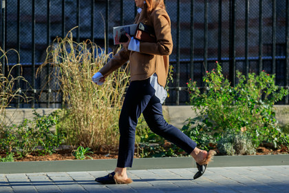 black bag, camel shirt, fur shoes, gucci, leather bag, leather shoes, navy pants, trousers, PARIS, PFW, street style, jonathan paciullo, FW, frenchystyle, fashion week, AUTUMN WINTER 2019-2020, AW 19-20, FALL WINTER 2019-2020, FW 19-20, horizontal, atmosphere details, detail