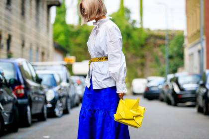 blue skirt, leather bag, loewe, off white, sunglasses, white shirt, yellow bag, yellow belt, fashion week, frenchystyle, FW, jonathan paciullo, street style, MFW, MILAN, SPRING SUMMER 2019, SS 19, atmosphere details, horizontal, detail