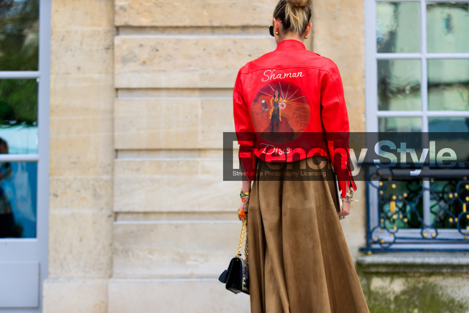 atmosphere details, black bag, brown dress, christian dior, detail, embroidered bag, erika boldrin, fashion week, frenchystyle, FW, graphic bag, graphic jacket, horizontal, jonathan paciullo, leather bag, leather dress, PARIS, PFW, printed bag, printed jacket, red jacket, SPRING SUMMER 2018, SS 18, street style