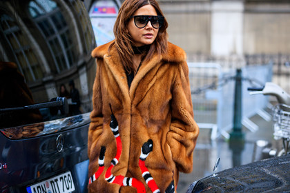 atmosphere details, AUTUMN WINTER 2017-2018, AW 17-18, brown coat, brown fur, Christine Centenera, detail, FALL WINTER 2017-2018, fashion week, frenchystyle, Fur coat, FW, FW 17-18, gucci, horizontal, jonathan paciullo, PARIS, PFW, printed coat, street style, sunglasses