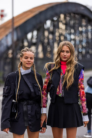 belt, black bag, black belt, black jacket, black skirt, braid, burgundy bag, color, colorful shirt, croco bag, duo, floral print, floral shirt, flower print, fluo pink turtleneck, hairstyle, jacket, mini skirt, multicolor shirt, pink shirt, pleated skirt, print, shirt, skirt, sleveless jacket, striped jacket, turtleneck, fashion week, frenchystyle, FW, jonathan paciullo, street style, PFW, PARIS, SPRING SUMMER 2022, SS 22, vertical, atmosphere details