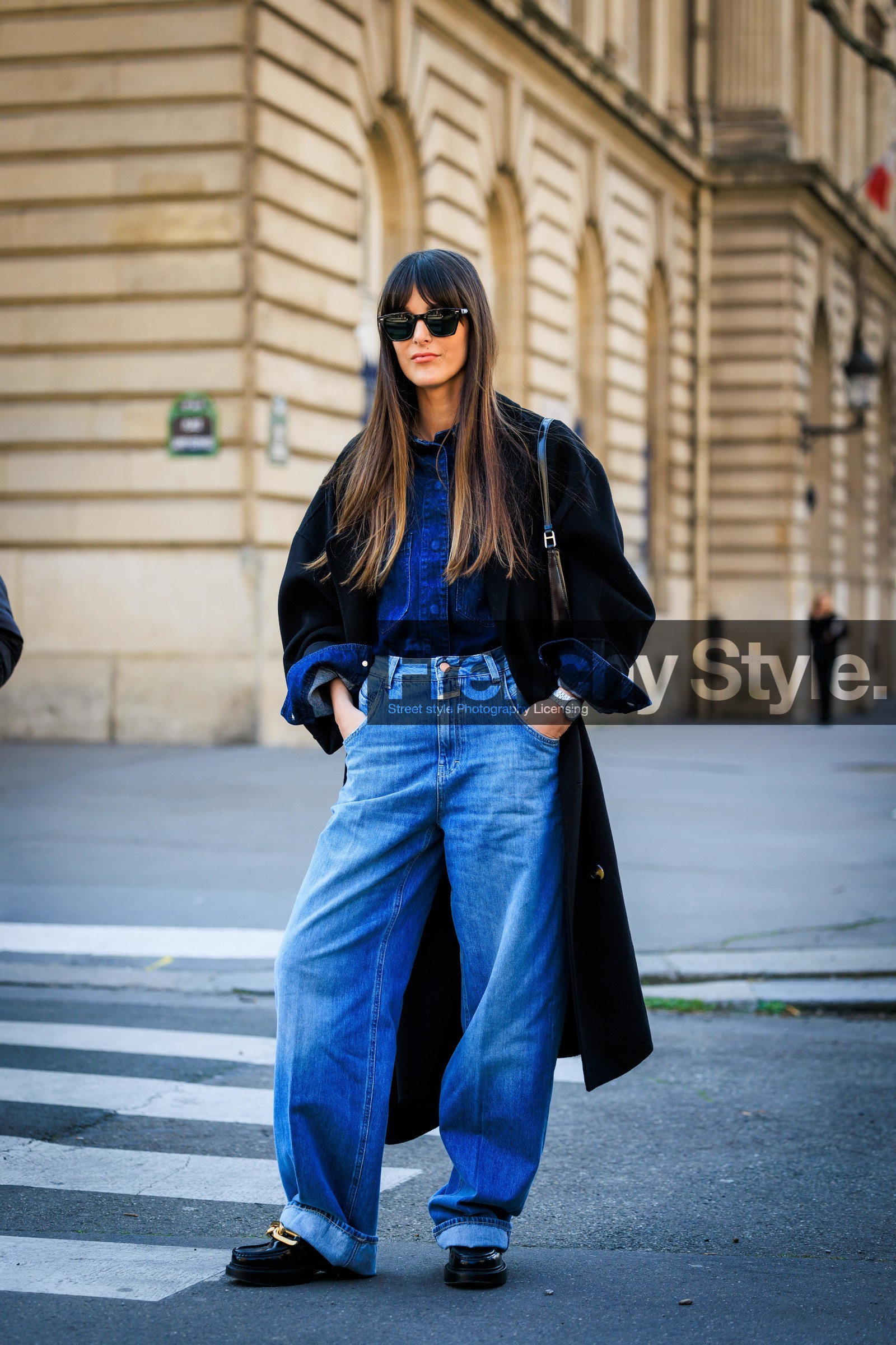 baggy jeans, black shoes, leather shoes, long hair, black sunglasses, blue shirt, denim shirt, black coat, leia sfez, street style, jonathan paciullo, FW, frenchystyle, fashion week, AUTUMN WINTER 2022-2023, FALL WINTER 2022_2023, FW 22-23, PFW, PARIS, full length, vertical