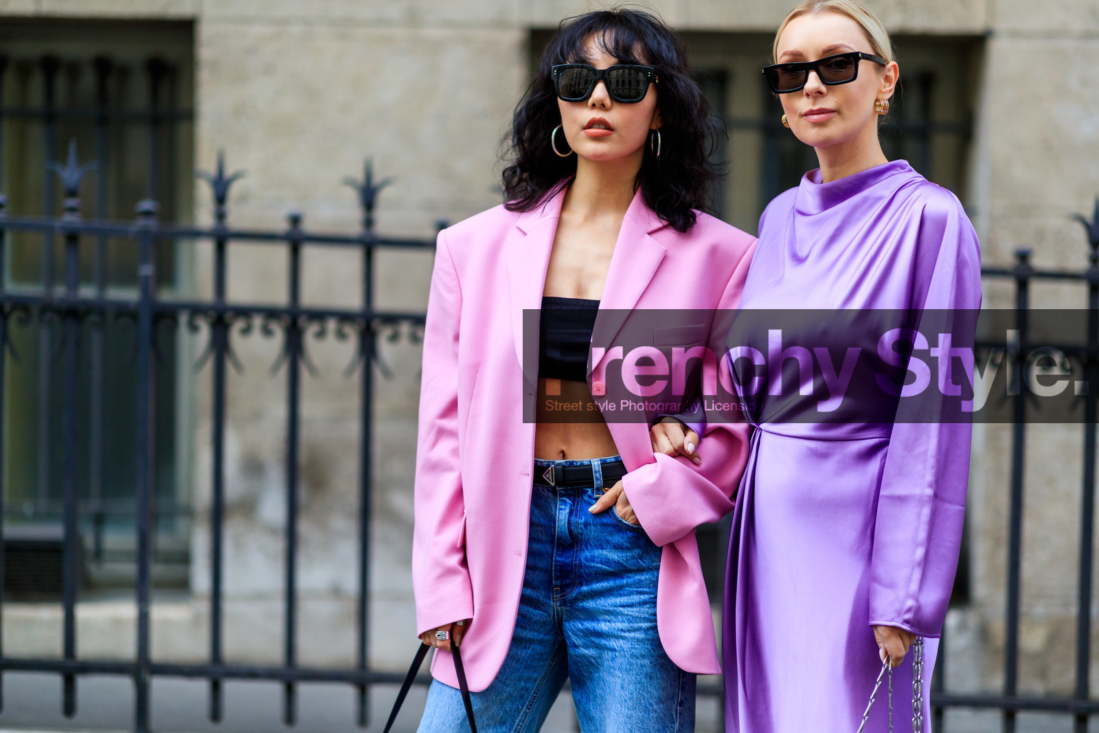 purple dress, satin dress, long sleeves dress, long dress, lilac dress, saint laurent sunglasses, square shape glasses, pink jacket, oversize jacket, bra, black bra, cropped top, denim, blue jeans, light pink jacket, prada belt, black leather belt, belted jeans, black sunglasses, fashion week, frenchystyle, FW, jonathan paciullo, street style, PFW, PARIS, AUTUMN WINTER 2021-2022, FALL WINTER 2021-2022, FW 21-22, atmosphere details, horizontal, detail