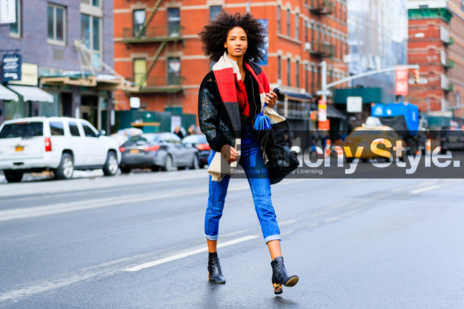 atmosphere details, AUTUMN WINTER 2017-2018, AW 17-18, black bag, black boots, black jacket, blue denim, denim pants, FALL WINTER 2017-2018, fashion week, frenchystyle, full length, FW, FW 17-18, horizontal, jeans, jonathan paciullo, leather bag, leather boots, model, NEW YORK, NYFW, street style, striped scarf, trousers