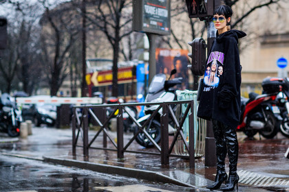 atmosphere details, AUTUMN WINTER 2017-2018, AW 17-18, black shoes, black sweater, FALL WINTER 2017-2018, fashion week, frenchystyle, full length, fun sunglasses, FW, FW 17-18, high boots, hoodie, horizontal, jonathan paciullo, model, PARIS, PFW, printed sweater, street style, sunglasses, taja feistner, varnished leather shoes