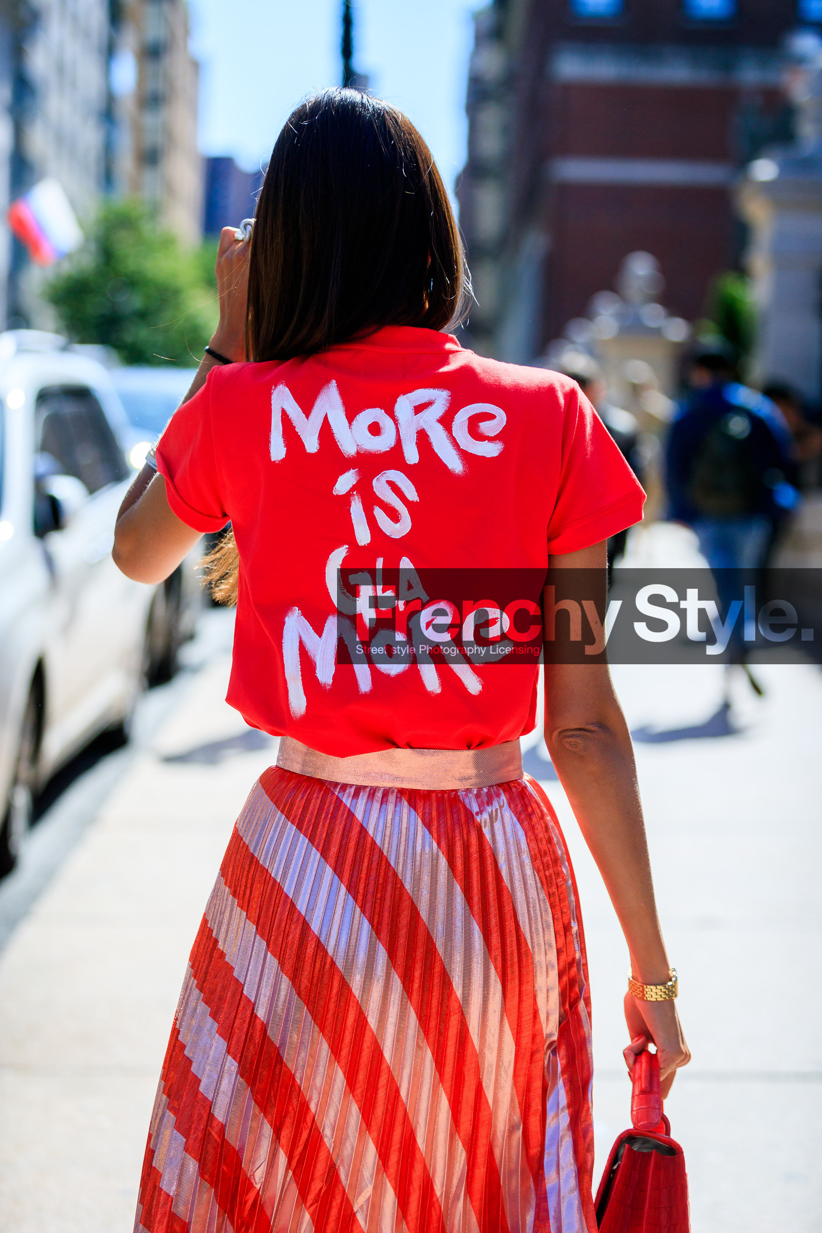 atmosphere details, back detail, detail, fashion week, frenchystyle, FW, giovanna battaglia, jonathan paciullo, leather bag, metallic skirt, NEW YORK, NYFW, pleated skirt, printed skirt, printed t shirt, red bag, red skirt, red t shirt, SPRING SUMMER 2018, SS 18, street style, striped skirt, vertical