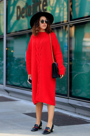 AUTUMN WINTER 2017-2018, AW 17-18, black and white bag, black bag, black hat, black loafers, black shoes, drawings, FALL WINTER 2017-2018, fashion week, frenchystyle, full length, FW, FW 17-18, graphic bag, gucci, jonathan paciullo, leather bag, leather shoes, MFW, MILAN, printed bag, red dress, street style, sunglasses, sweater dress, vertical