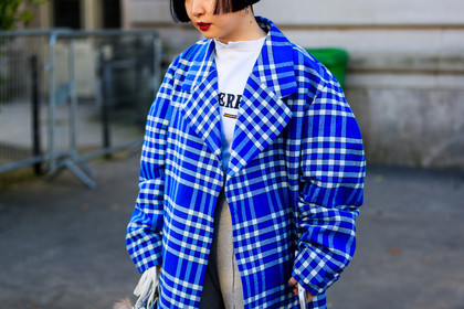 atmosphere details, AUTUMN WINTER 2017-2018, AW 17-18, blue coat, checked coat, detail, FALL WINTER 2017-2018, fashion week, frenchystyle, FW, FW 17-18, gingham, graphic coat, horizontal, jonathan paciullo, PARIS, PFW, plaid, printed coat, street style, tartan