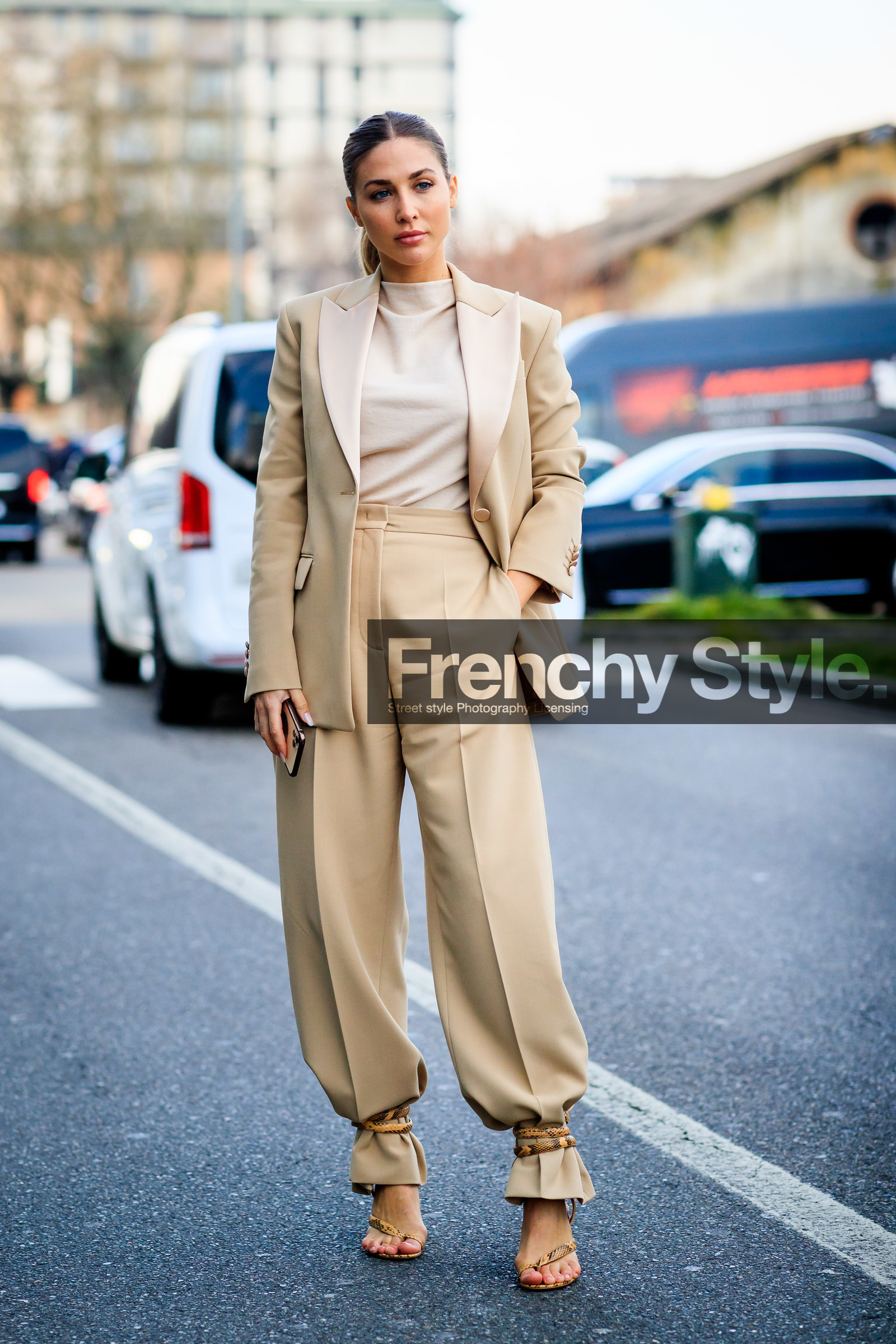 light beige pants, light beige jacket, light beige top, beige leather sandals, multi straps sandals, high heels sandals, tailored pants, drape top, fashion week, frenchystyle, FW, jonathan paciullo, street style, MFW, MILAN, AUTUMN WINTER 2020-2021, FALL WINTER 2020-2021, FW 20-21, vertical, full length