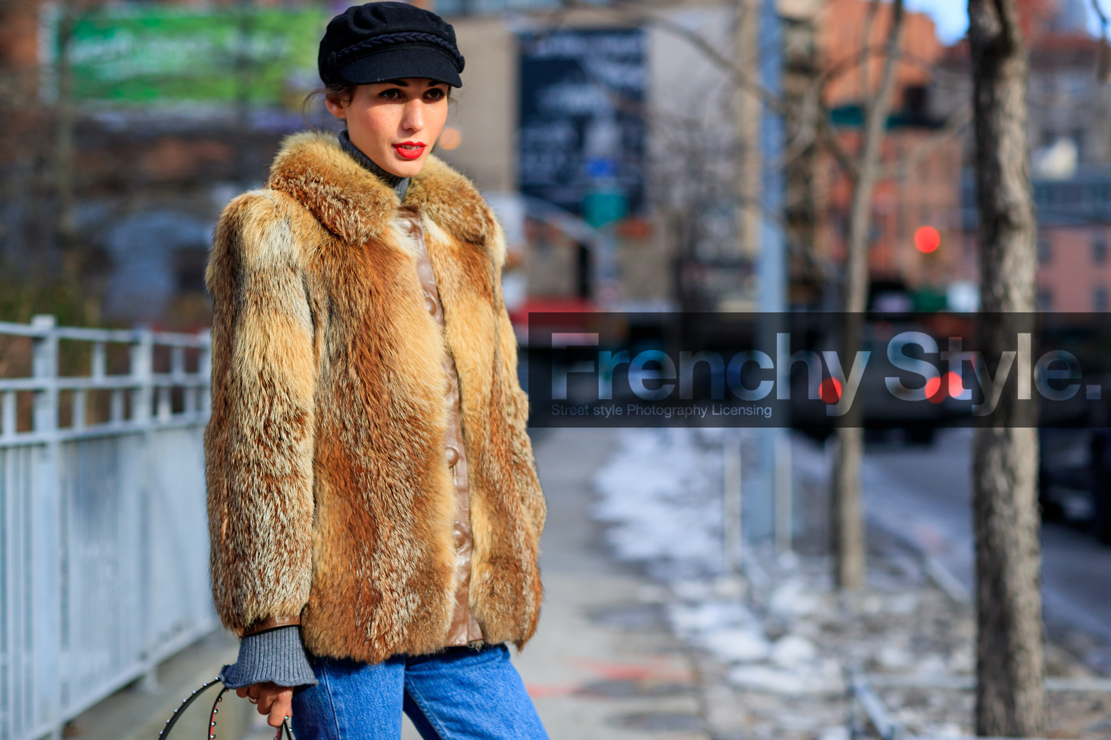atmosphere details, AUTUMN WINTER 2017-2018, AW 17-18, beret, black hat, blue denim, brown coat, brown fur, denim pants, detail, diletta bonaiuti, FALL WINTER 2017-2018, fashion week, frenchystyle, Fur coat, FW, FW 17-18, horizontal, jeans, jonathan paciullo, NEW YORK, NYFW, street style, trousers