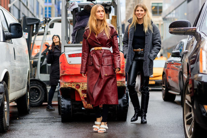 pernille teisbaek, burgundy leather jacket, burgundy leather trenchcoat, burgundy leather perfecto, belted jacket, belted trench coat, white leather belt, white leather sandals, white leather slippers, kitten heels sandals, kitten heels slippers, golden buckle belt, coach coat, fashion week, frenchystyle, FW, jonathan paciullo, street style, NYFW, NEW YORK, AUTUMN WINTER 2020-2021, FALL WINTER 2020-2021, FW 20-21, horizontal, atmosphere details, full length