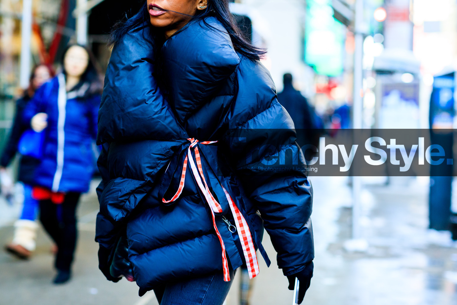 atmosphere details, AUTUMN WINTER 2017-2018, AW 17-18, black coat, black jacket, blue denim, denim pants, detail, down jacket, FALL WINTER 2017-2018, fashion week, frenchystyle, FW, FW 17-18, horizontal, jeans, jonathan paciullo, NEW YORK, NYFW, oversize, street style, trousers