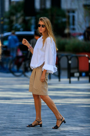 monica ainley, aviator sunglasses, black sunglasses, hermes bracelet, lucky charm bracelet, silvered chain bracelet, white blouse, beige bermuda shorts, black leather sandals, zebra bag, black leather bag, fashion week, frenchystyle, FW, jonathan paciullo, street style, vertical, full length