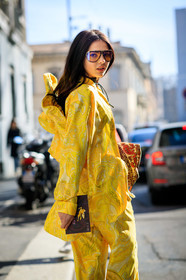 doina ciobanu, etro, graphic jacket, graphic pants, printed jacket, printed pants, sunglasses, trousers, yellow jacket, yellow pants, MILAN, MFW, fashion week, frenchystyle, FW, jonathan paciullo, street style, AUTUMN WINTER 2019-2020, AW 19-20, FALL WINTER 2019-2020, FW 19-20, vertical, atmosphere details, detail