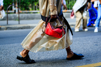 beige skirt, black shoes, leather bag, leather shoes, loewe, red bag, see through, fashion week, frenchystyle, FW, jonathan paciullo, street style, MFW, MILAN, SPRING SUMMER 2019, SS 19, atmosphere details, horizontal, detail
