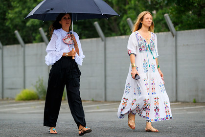 black pants, black shoes, embroidered dress, golden sandals, leather shoes, ruffles, trousers, umbrella, watch, white dress, white shirt, fashion week, frenchystyle, FW, jonathan paciullo, street style, PFW, PARIS, atmosphere details, horizontal, full length, AUTUMN WINTER 2018-2019, FALL WINTER 2018-2019, FW 18-19, Emmanuelle Alt, jennifer neyt