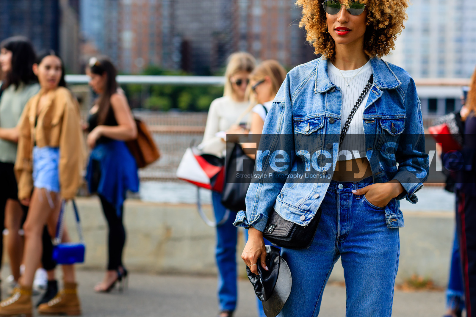 atmosphere details, black bag, black cap, blue denim, chanel, crop top, denim jacket, denim pants, detail, elaine welteroth, fashion week, frenchystyle, FW, horizontal, jeans, jonathan paciullo, NEW YORK, NYFW, SPRING SUMMER 2017, SS 17, street style, sunglasses, trousers, white t shirt, woman