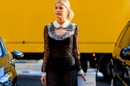 black dress, collar, lace dress, fashion week, frenchystyle, FW, jonathan paciullo, street style, PFW, PARIS, atmosphere details, horizontal, detail, AUTUMN WINTER 2018-2019, FALL WINTER 2018-2019, FW 18-19, lala rudge, lala trussardi