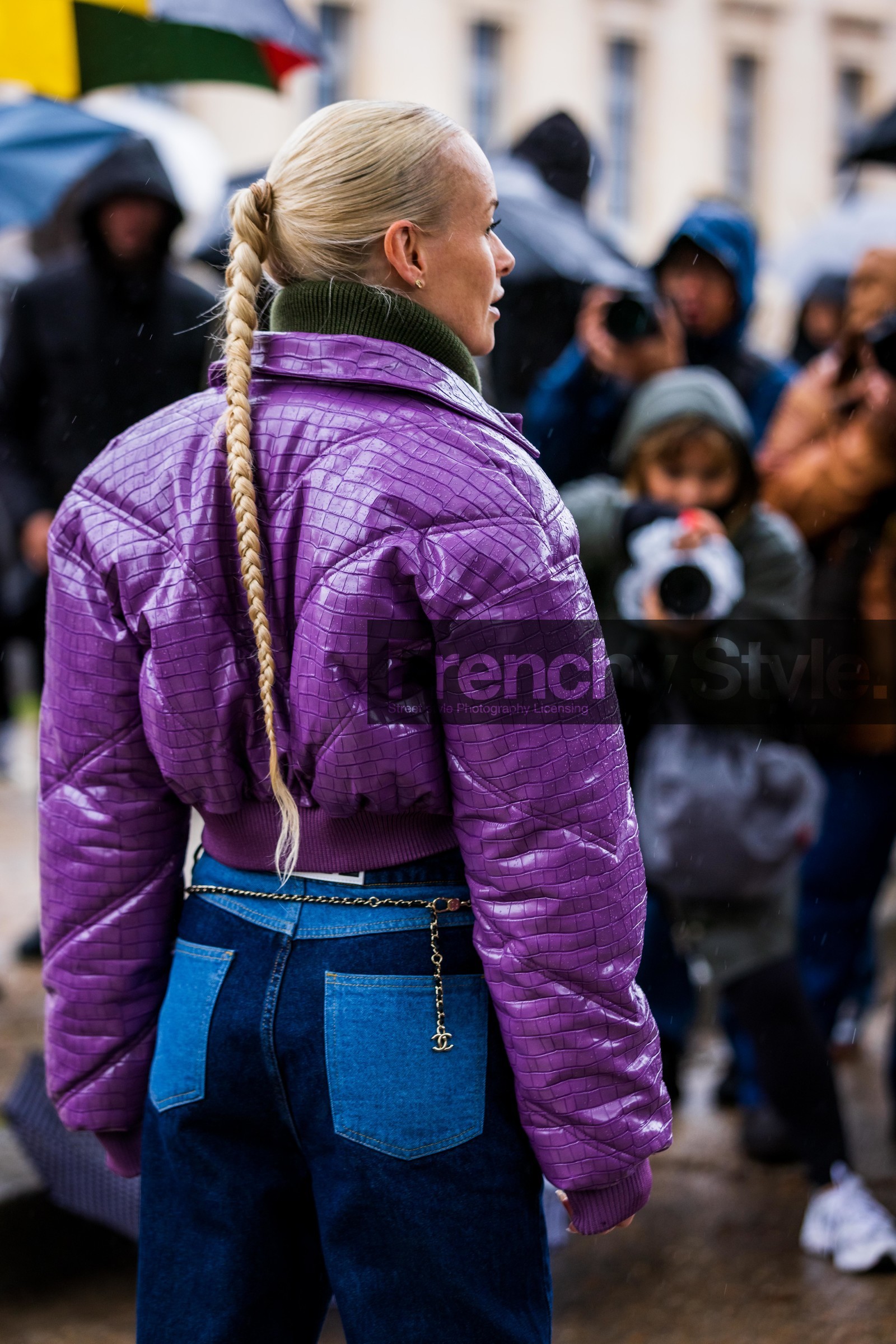 blue denim, blue jeans, denim, jeans, puffer, purple puffer, Thora Valdimars, back, back details, braid, hairstyle, fashion week, frenchystyle, FW, jonathan paciullo, street style, PFW, PARIS, SPRING SUMMER 2022, SS 22, vertical, atmosphere details
