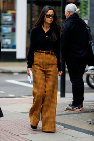 jana hofheimer, rayban sunglasses, polo collar pullover, black pullover, yellow pants, checked pants, flare pants, high waist pants, black leather belt, plaited belt, belted pants, black sunglasses, fashion week, frenchystyle, FW, jonathan paciullo, street style, LFW, LONDON, AUTUMN WINTER 2020-2021, FALL WINTER 2020-2021, FW 20-21, vertical, full length