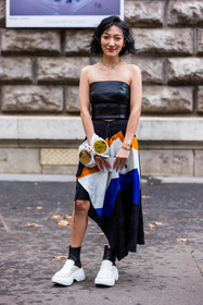 asymetrical skirt, bicolor, black and white, black bustier, black skirt, black top, boots, bustier, gold, leather boots, leather bustier, leather top, loewe bag, loewe look, patchwork, printed skirt, skirt, top, white bag, white boots, street style, jonathan paciullo, FW, frenchystyle, fashion week, PFW, PARIS, SPRING SUMMER 2022, SS 22, vertical, atmosphere details