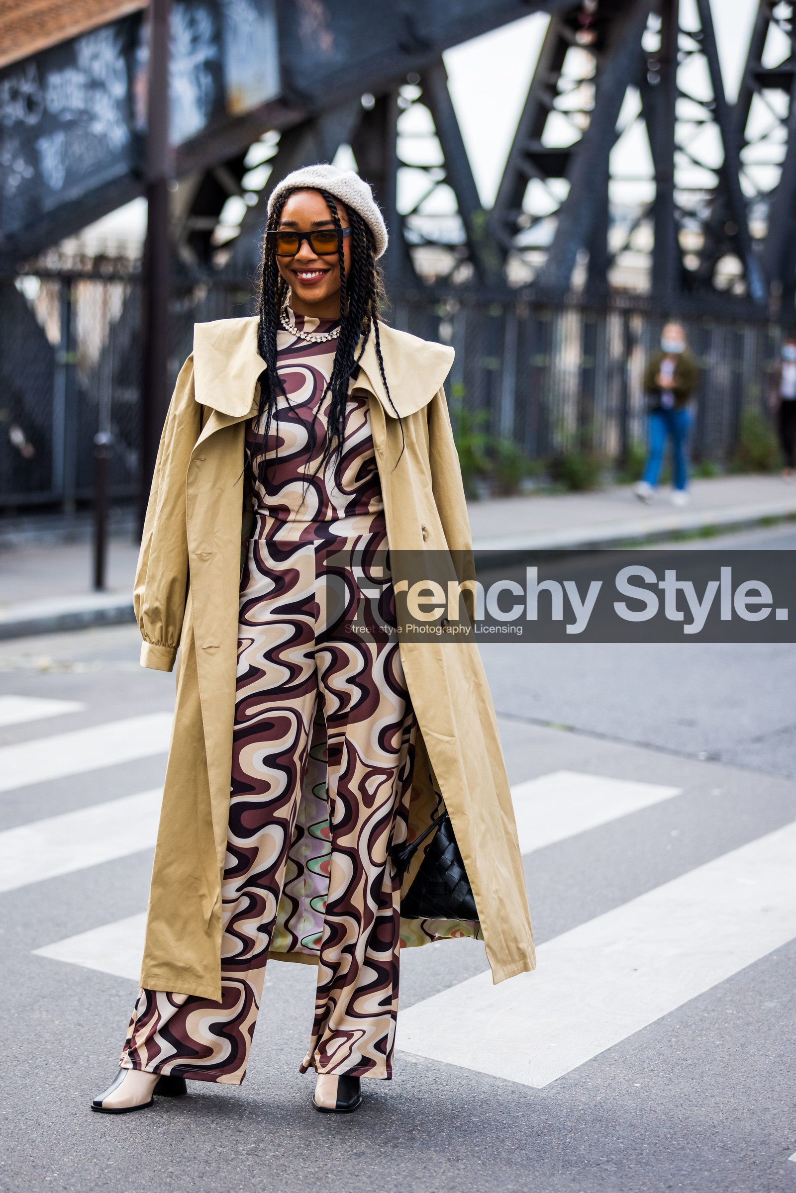 70s print, beanie, beige beanie, beige jumpsuit, beige trench, bicolor boots, black and white boots, boots, brown jumpsuit, collar, statement collar, jumpsuit, leather boots, Petra Henriette, printed jumpsuit, silver necklace, sunglasses, trench, wool beanie, fashion week, frenchystyle, FW, jonathan paciullo, street style, PFW, PARIS, SPRING SUMMER 2022, SS 22, vertical, full length