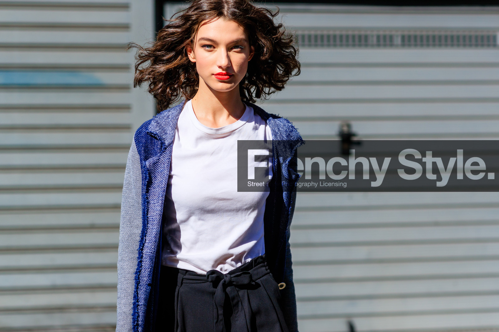 atmosphere details, detail, fashion week, frenchystyle, FW, horizontal, jonathan paciullo, MFW, MILAN, model, portrait, red lips, SPRING SUMMER 2017, SS 17, street style, trousers, white t shirt
