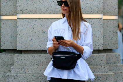 black bag, fanny pack, leather bag, saint laurent paris, sunglasses, white shirt, fashion week, frenchystyle, FW, jonathan paciullo, street style, NYFW, NEW YORK, SPRING SUMMER 2019, SS 19, atmosphere details, horizontal, detail