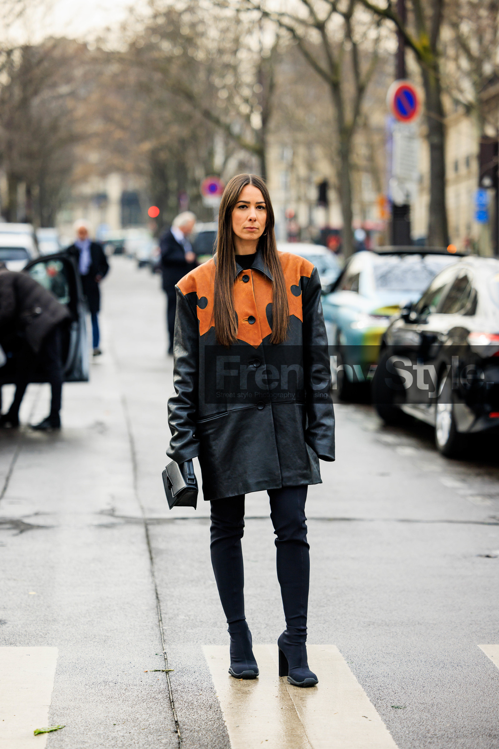 black leather jacket, dual toned jacker, loop earrings, black handbag, highknee boots, longhair, alice & j.s, alice barbier, fashion week, frenchystyle, FW, jonathan paciullo, street style, AUTUMN WINTER 2022-2023, FALL WINTER 2022_2023, FW 22-23, PFW, PARIS, vertical, full length