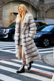 beige sweater, black boots, black shoes, Fur coat, leather shoes, natural fur, street style, jonathan paciullo, FW, frenchystyle, fashion week, NYFW, NEW YORK, AUTUMN WINTER 2018-2019, AW 18-19, FALL WINTER 2018-2019, FW 18-19, vertical, full length, ada kokosar