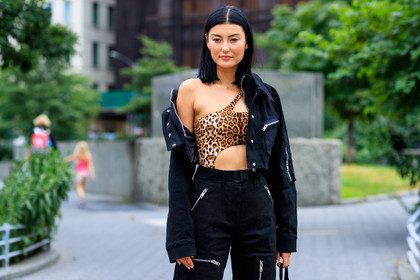 animal print, asymetric, black jacket, black pants, brown top, graphic top, leopard, off the shoulder, printed top, trousers, zip, fashion week, frenchystyle, FW, jonathan paciullo, street style, NYFW, NEW YORK, SPRING SUMMER 2019, SS 19, atmosphere details, horizontal, detail