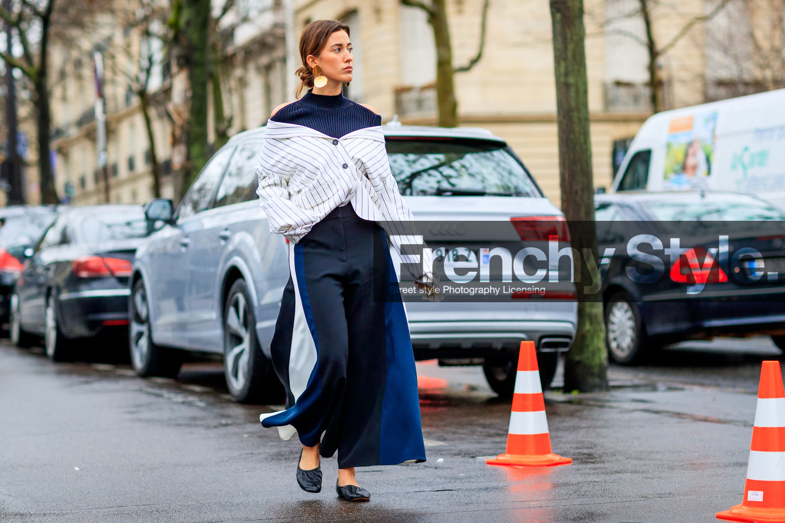 atmosphere details, AUTUMN WINTER 2017-2018, AW 17-18, black ballerinas, black shoes, black top, earrings, FALL WINTER 2017-2018, fashion week, frenchystyle, full length, FW, FW 17-18, horizontal, jonathan paciullo, leather shoes, navy pants, off the shoulder, open back, PARIS, PFW, pleated pants, printed shirt, street style, striped shirt, sylvia haghjoo, trousers, white shirt, wide pants