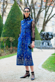 AUTUMN WINTER 2017-2018, AW 17-18, black bag, black shirt, black shoes, black socks, blue denim, christian dior, denim dress, FALL WINTER 2017-2018, fashion week, frenchystyle, full length, FW, FW 17-18, high heels, jonathan paciullo, leather bag, leather shoes, model, PARIS, PFW, printed dress, silk shirt, sleeveless, street style, sunglasses, vertical
