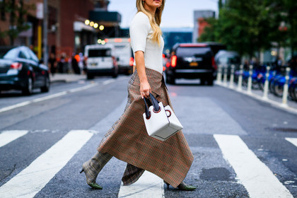 brown skirt, checked, graphic skirt, grey boots, high boots, high heels, leather bag, leather shoes, plaid, printed boots, printed skirt, tartan, white bag, white knit, fashion week, frenchystyle, FW, jonathan paciullo, street style, NYFW, NEW YORK, SPRING SUMMER 2019, SS 19, atmosphere details, horizontal, detail