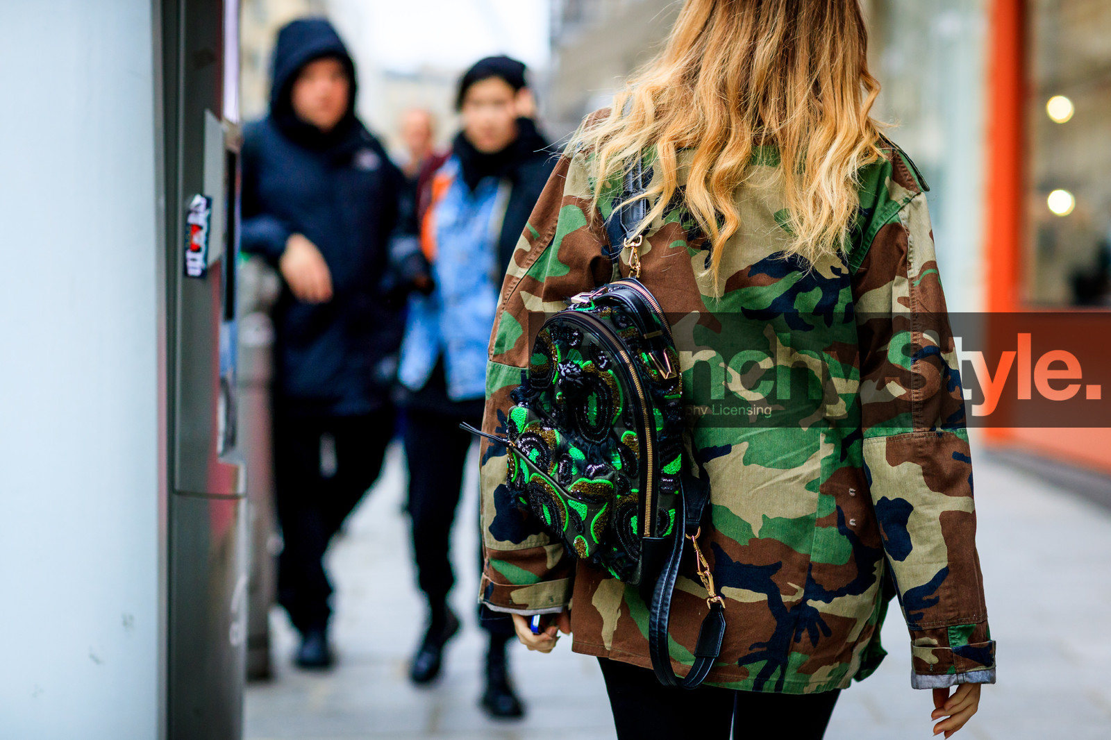 atmosphere details, AUTUMN WINTER 2017-2018, AW 17-18, back detail, camouflage, detail, embroidered bag, FALL WINTER 2017-2018, fashion week, frenchystyle, FW, FW 17-18, green bag, green jacket, horizontal, jonathan paciullo, leather backpack, leather bag, PARIS, PFW, printed jacket, sequined bag, street style, trousers, versace