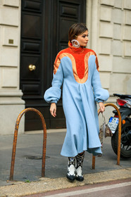 black and white shoes, blue dress, cowboy boots, earrings, graphic dress, leather bag, leather shoes, pearls, printed dress, white bag, MILAN, MFW, fashion week, frenchystyle, FW, jonathan paciullo, street style, AUTUMN WINTER 2019-2020, AW 19-20, FALL WINTER 2019-2020, FW 19-20, vertical, full length