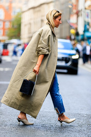 beige coat, beige shoes, black bag, blue denim, checked, denim pants, graphic coat, high heels, jeans, leather bag, leather shoes, plaid, printed coat, trousers, fashion week, frenchystyle, FW, jonathan paciullo, street style, LFW, LONDON, SPRING SUMMER 2019, SS 19, vertical, full length
